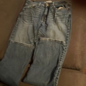 Levi size 8 blue in color